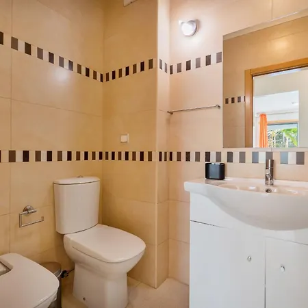 Daire Bright 2br With Pool Near By Lovelystay Albufeira