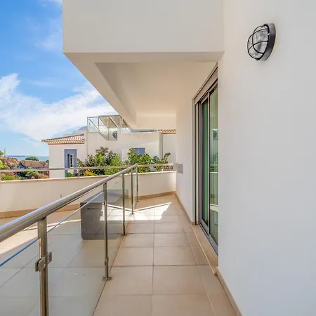 Daire Bright 2br With Pool Near By Lovelystay *