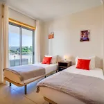 Appartement Bright 2br With Pool Near By Lovelystay