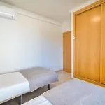 Bright 2br With Pool Near By Lovelystay Apartman *