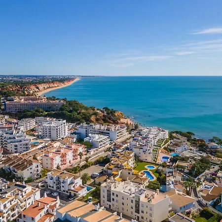 Bright 2br With Pool Near By Lovelystay Appartamento Albufeira