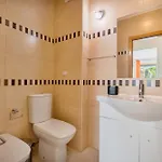 アパート Bright 2br With Pool Near By Lovelystay アルブフェイラ
