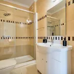 Bright 2br With Pool Near By Lovelystay * アルブフェイラ