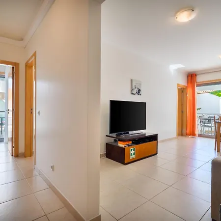 Bright 2br With Pool Near By Lovelystay アパート アルブフェイラ